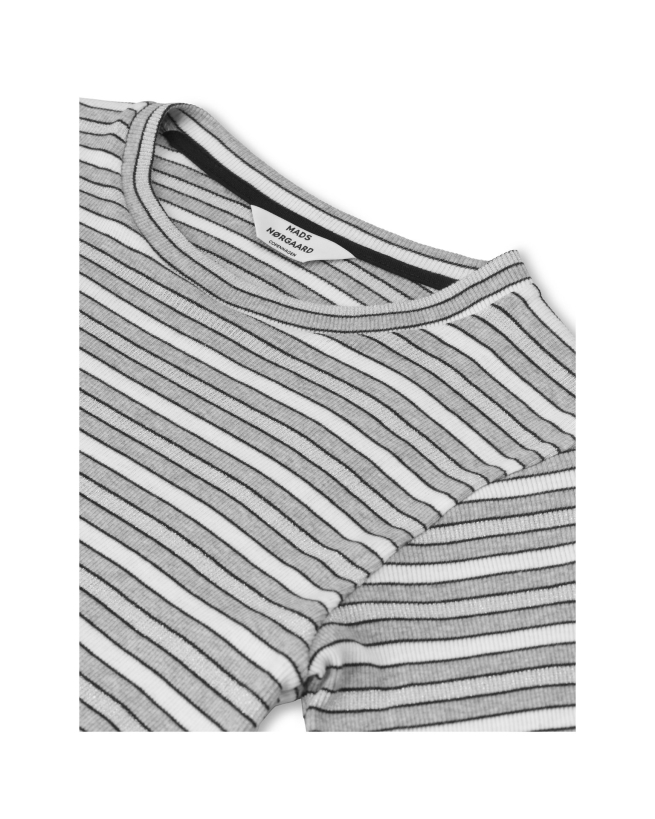 Mads Nørgaard - BASIC BLUSE