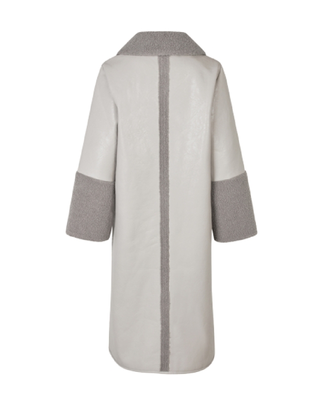 Baum und Pferdgarten - DEA GRÅ FRAKKE