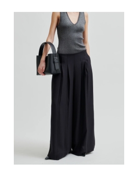 Second Female - GLARA BUKSER